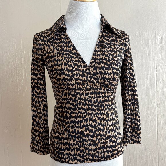 DVF Diane Von Furstenberg Vintage Silk Printed Flattering Collared Wrap Top - Picture 2 of 13